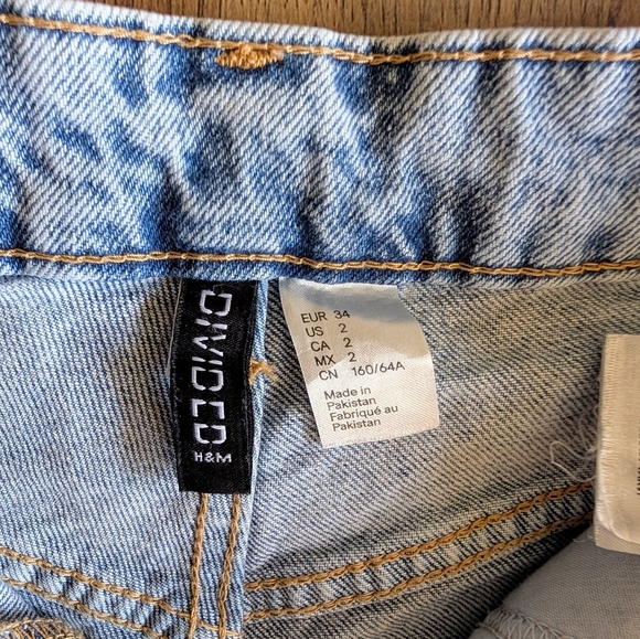 H&M high waisted ripped jeans shorts - Picture 3 of 3